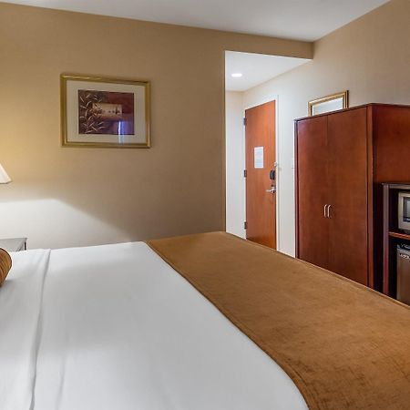 Best Western Plus Arena Hotel New York Luaran gambar